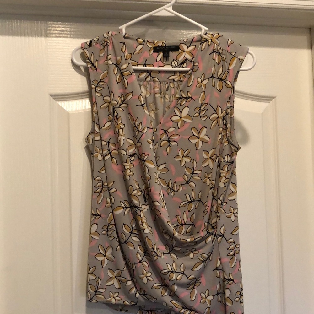 Banana Republic. Sleeveless Blouse. Small